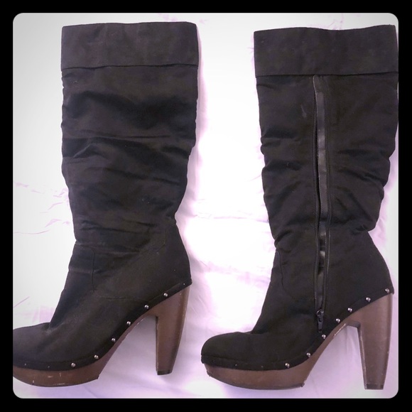 Shoes - Sexy knee-high black suede boots!